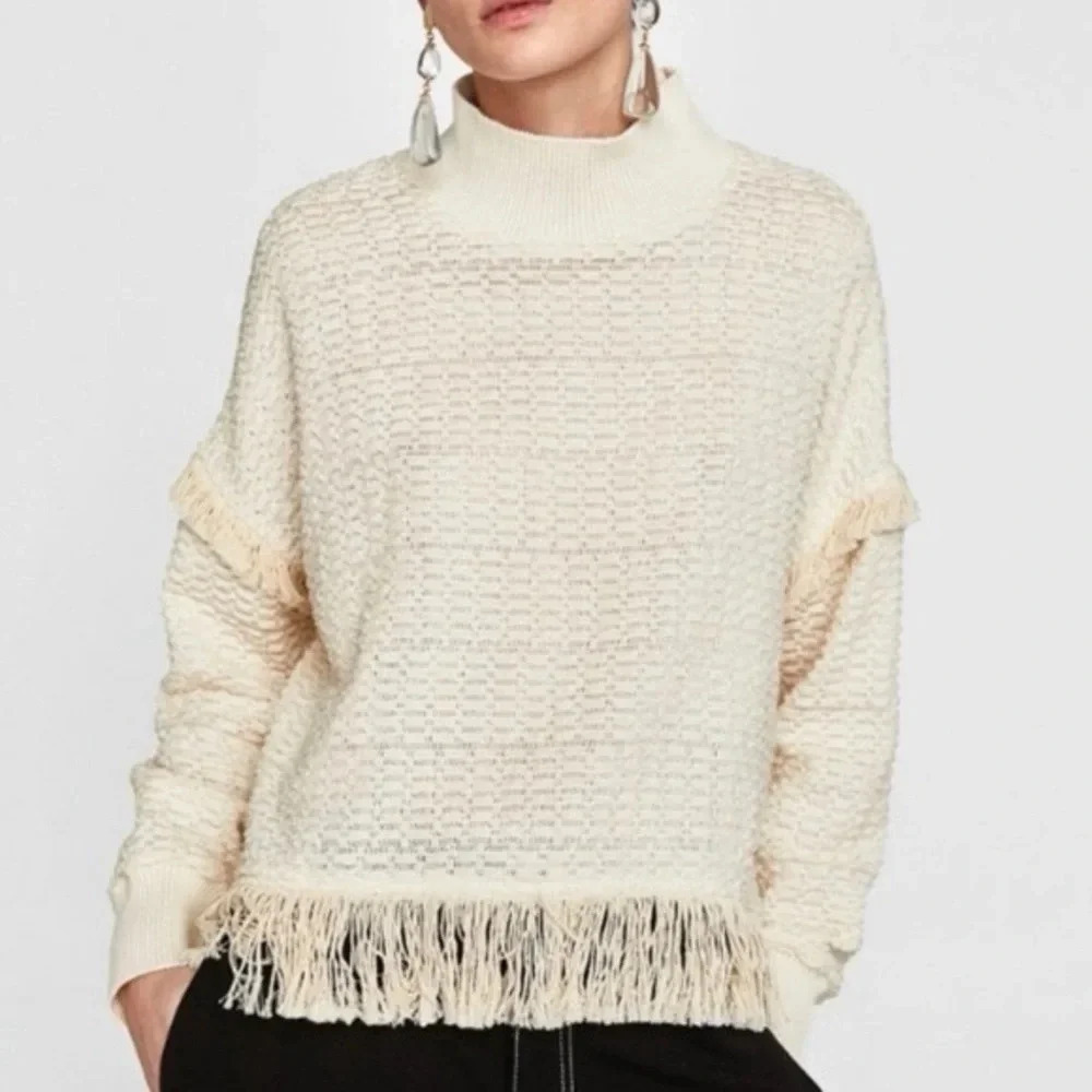 Zara Fringe Knit Pullover Sweater in off white creamish color size XS